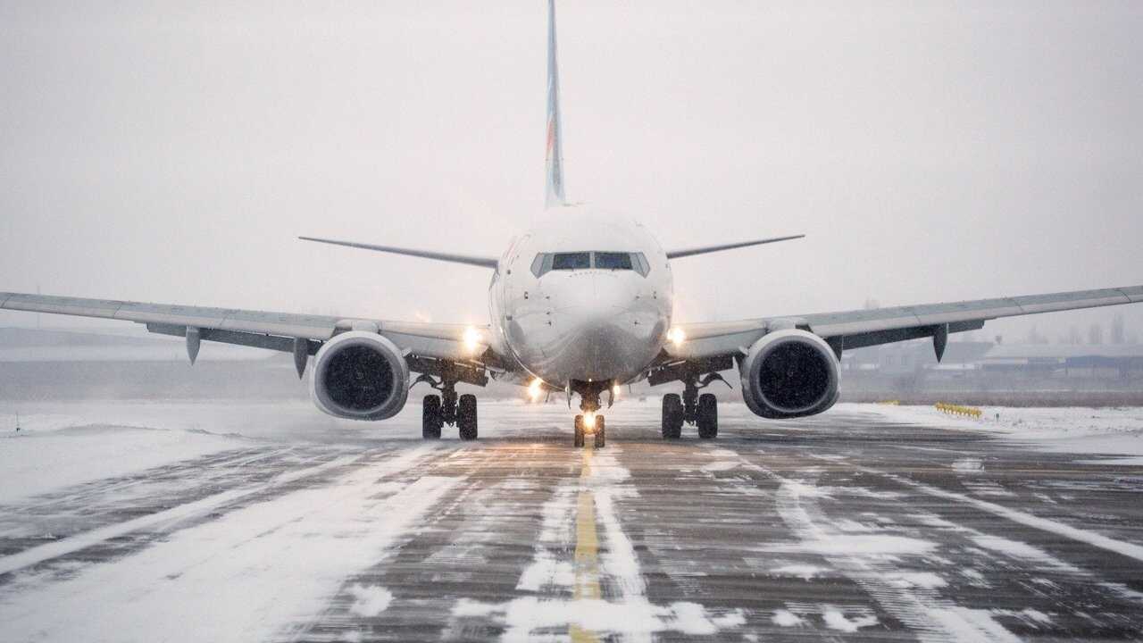 EN - Ice Airport Alaska (2020) (US) 0