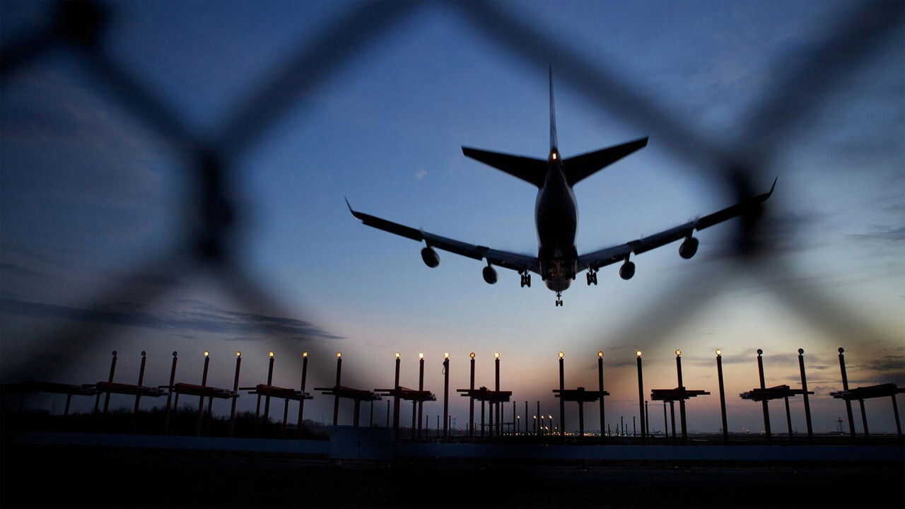 EN - To Catch A Smuggler (2020) (US) 3