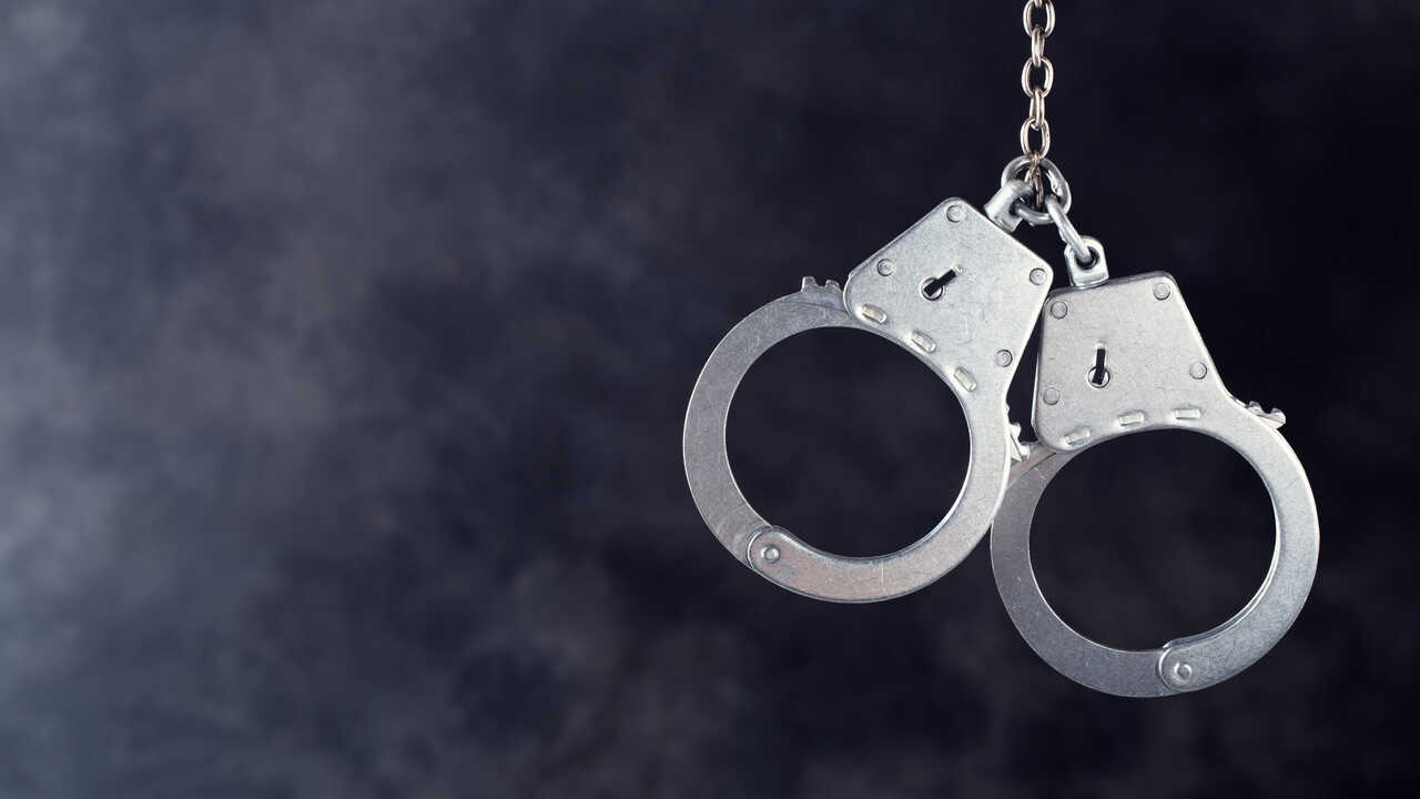 NF - Bad Surgeon: Love Under The Knife (2023) 4