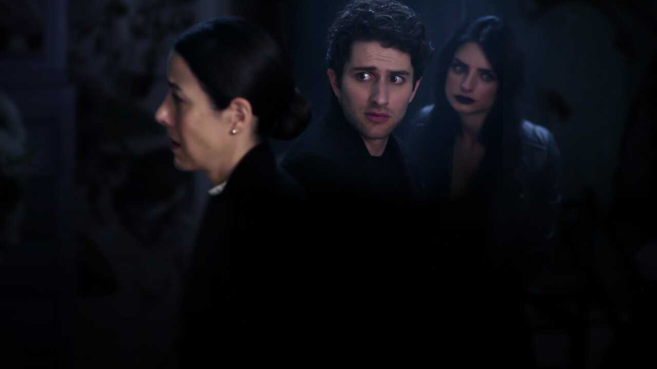 La Casa de las Flores: El funeral 0