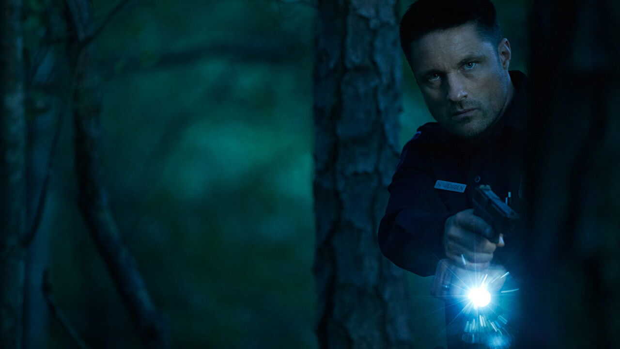 NL - THE RED ROAD (2014) 4