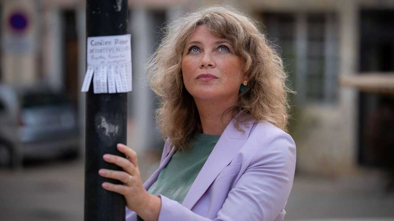 Candice Renoir - Ailleurs l'herbe est plus verte (2025) 0