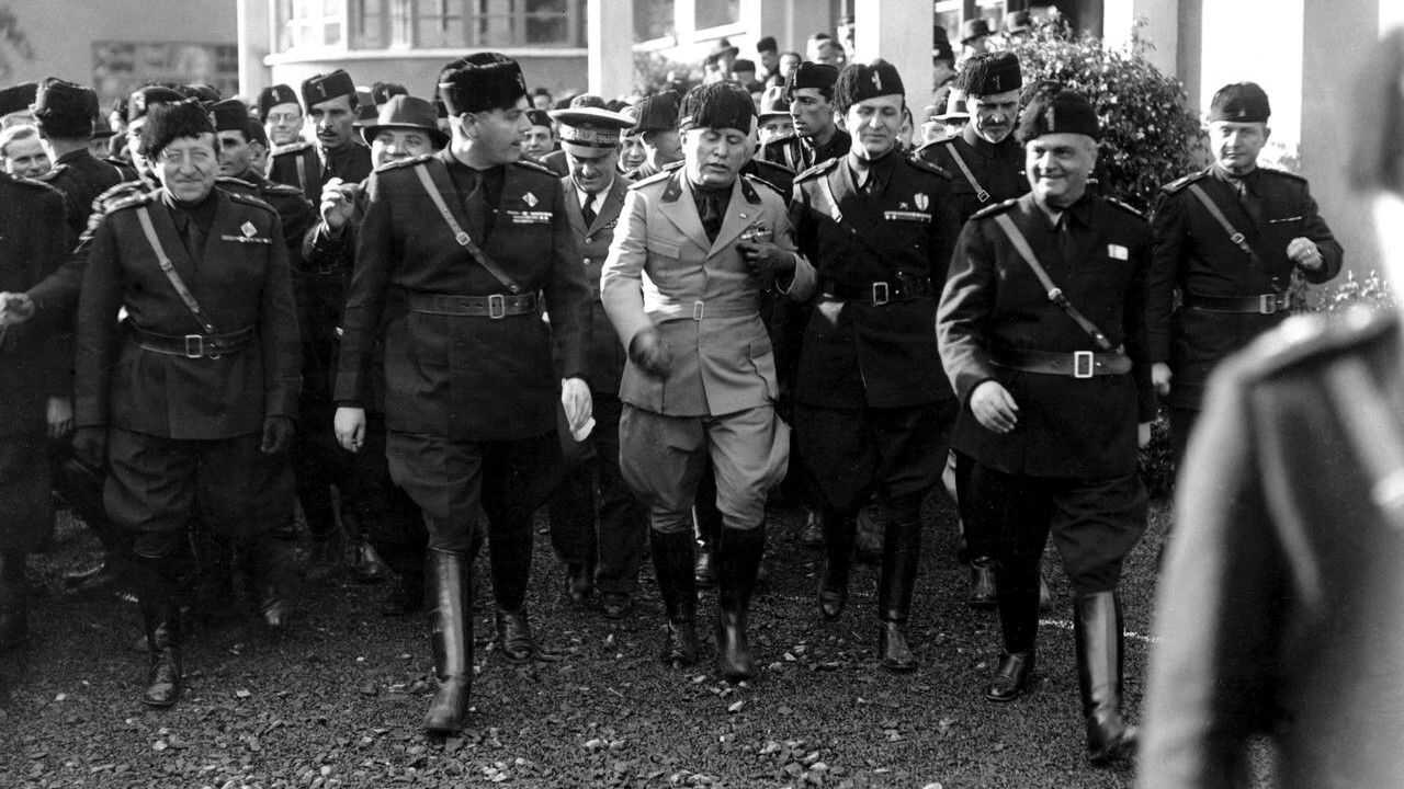 Cinecittà, de Mussolini à la Dolce Vita (2021) 0