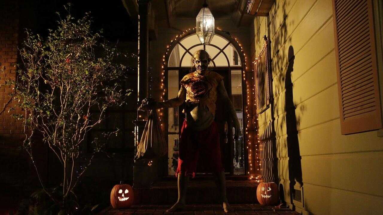 Tales of Halloween (2015) 0