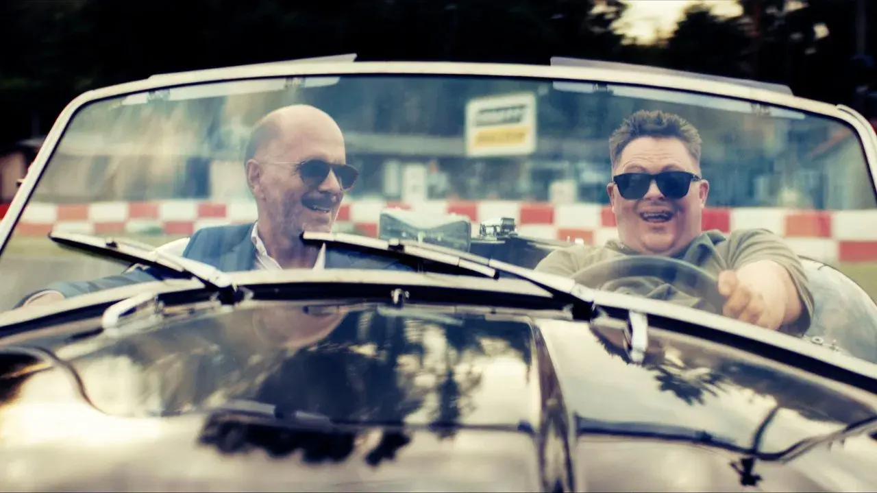 Ganzer halber Bruder (2025) 0