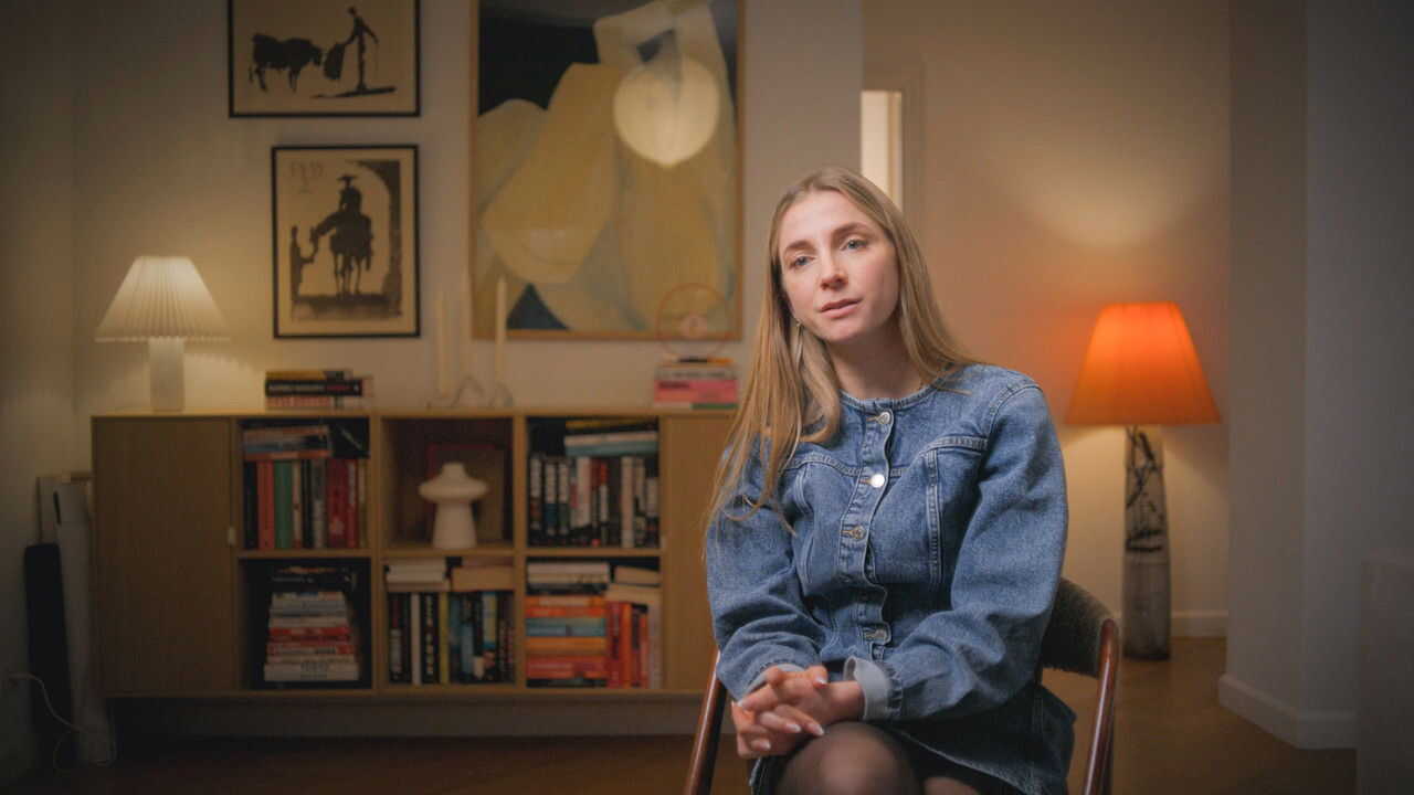 DK - Hestepigen fra helvede (2025) (DK) 3