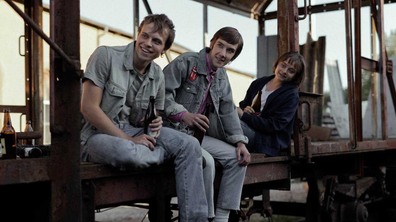 Jenseits der blauen Grenze (2024) 0