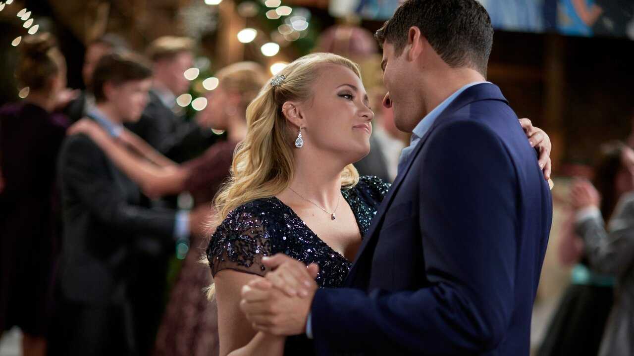 Weihnachtsball im Wunderland (2018) 0