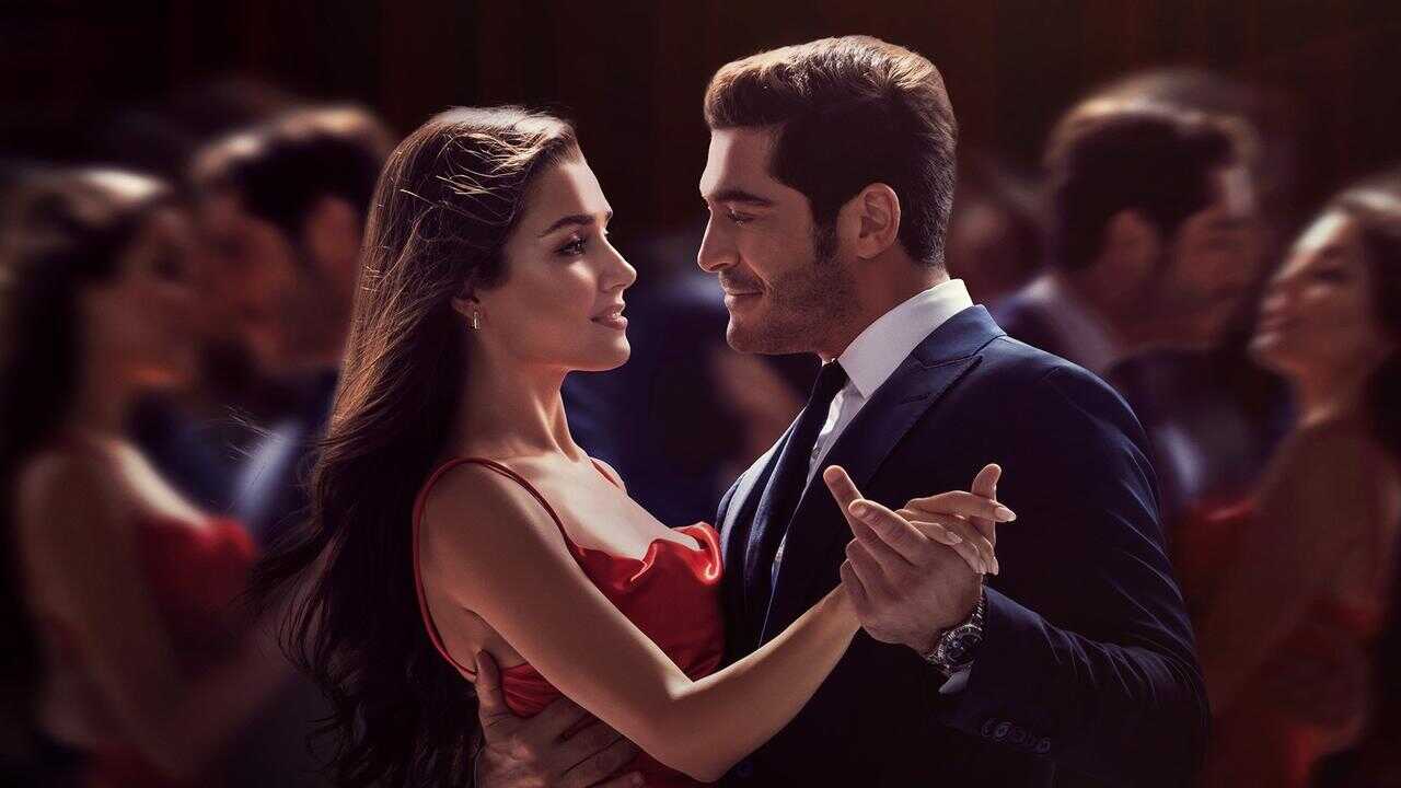 IR - Bambaska Biri یک آدم کاملا متفاوت (DUB) (2023) 0