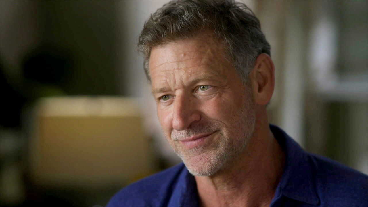 AR - يا جميلتي: تشريح عملية احتيال رومانسية (2025) (US) 3