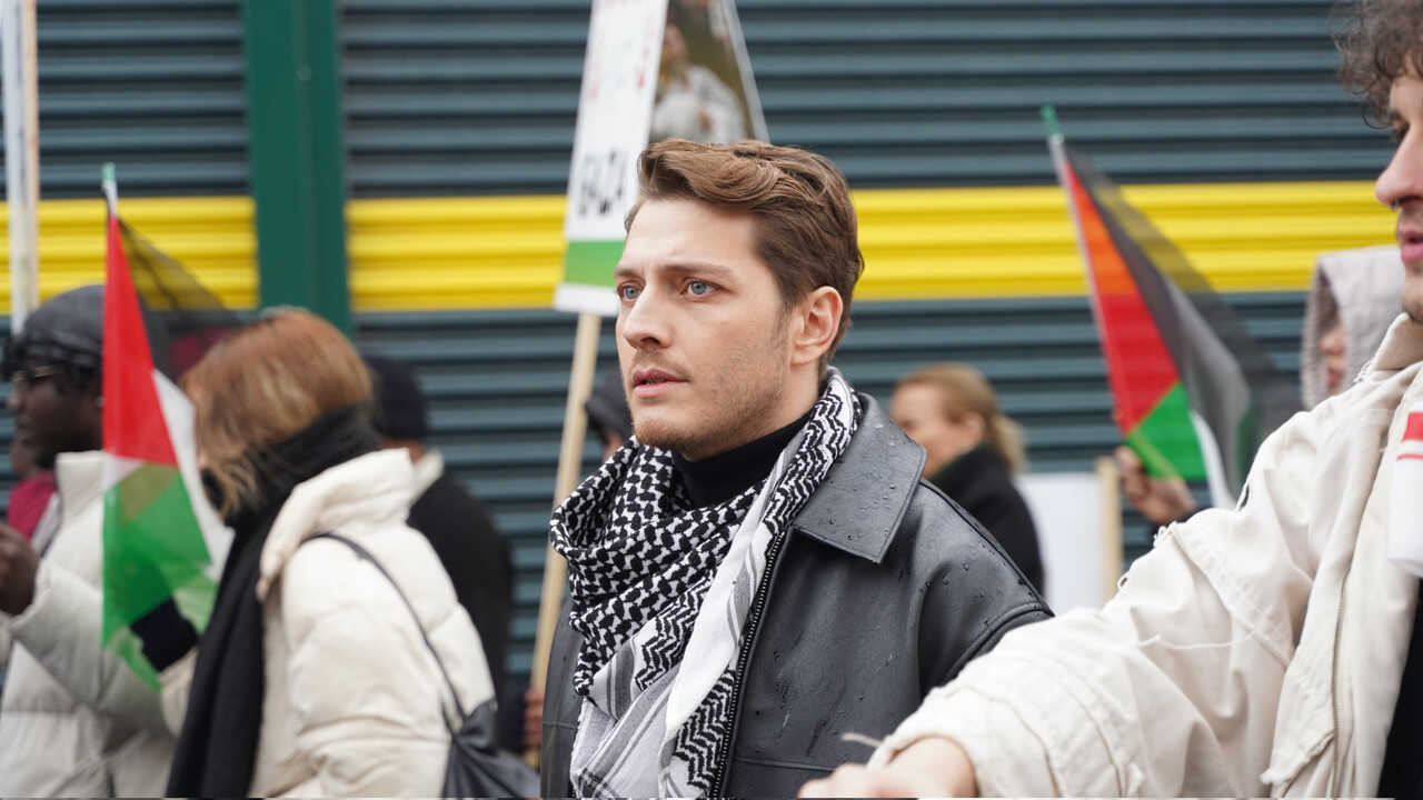 AR - مسلسل تحت نفس المطر 0