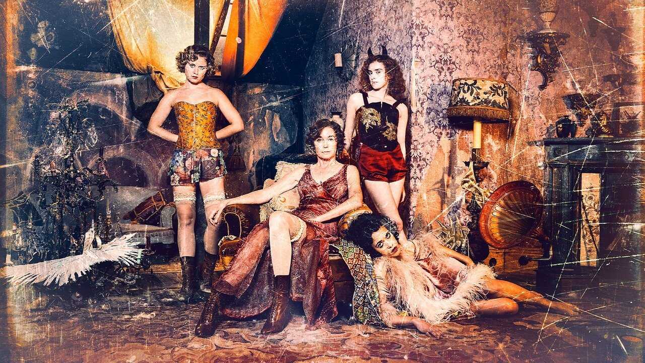 DE - Dope Girls (2025) (GB) 4