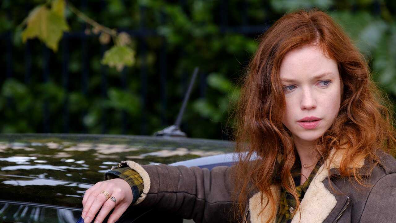 La Fille dans les bois (2021) 0