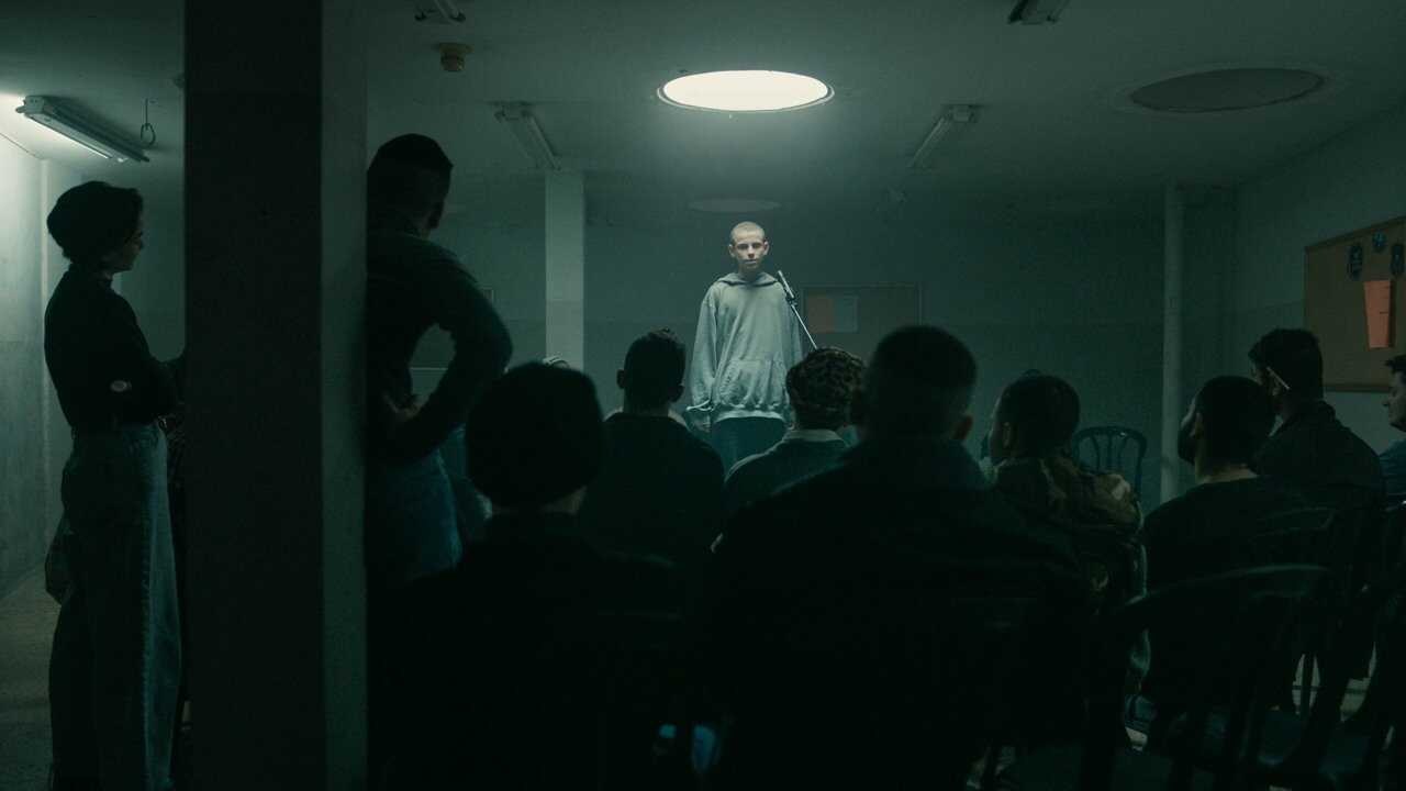 ES - Un chico malo (2024) 2