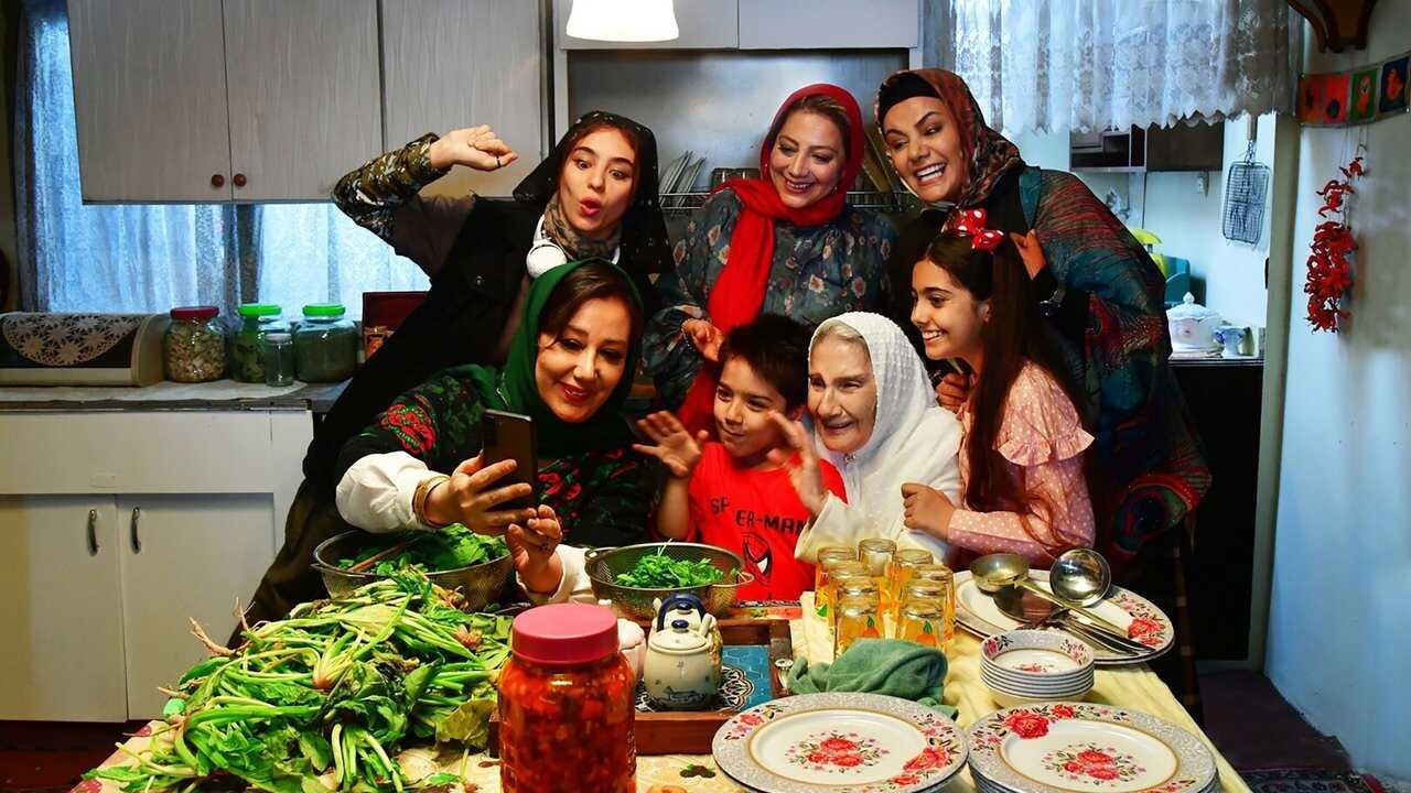 This Controllable Crowd (2024) 0