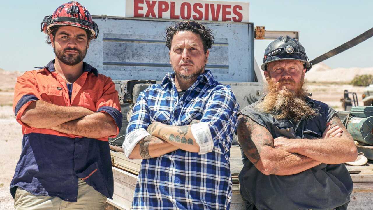 EN - Opal Hunters: Red Dirt Road Trip (2022) 1