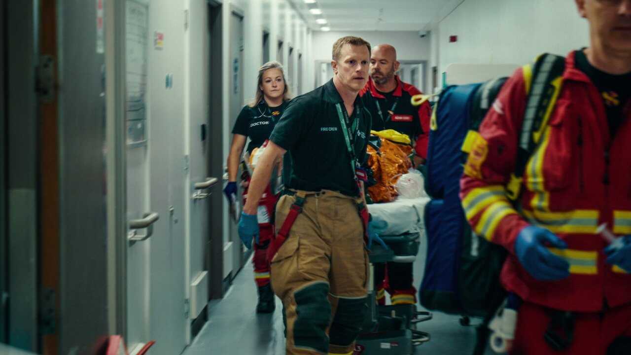 EN - Critical: Between Life And Death (2025) (GB) 1