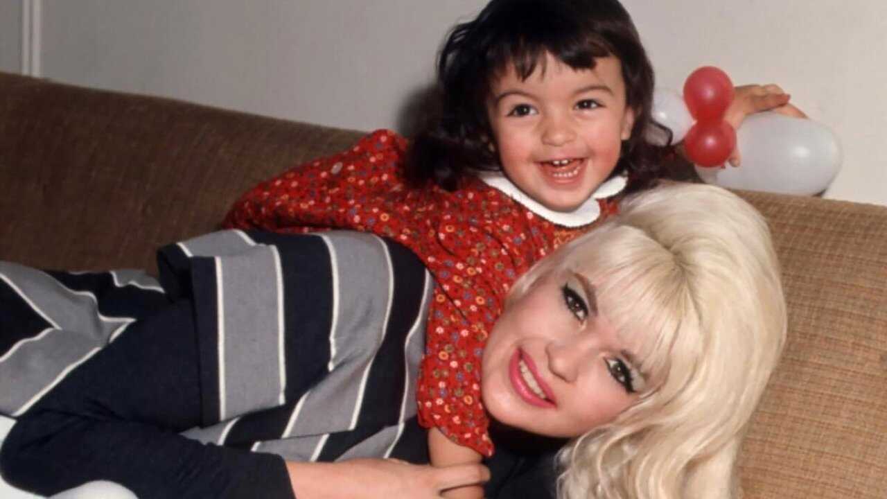 Moja mama Jayne (2025) 0