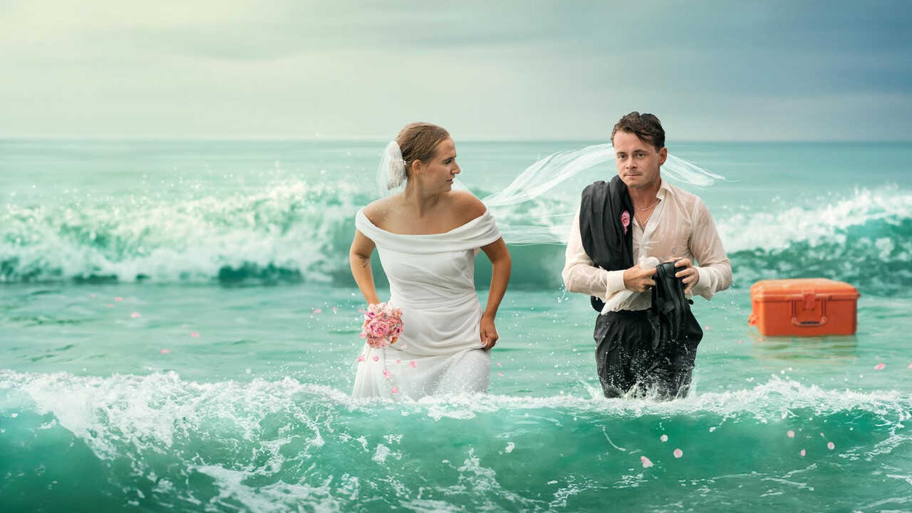 DK - Stranded on Honeymoon Island Danmark (2025) (DK) 0