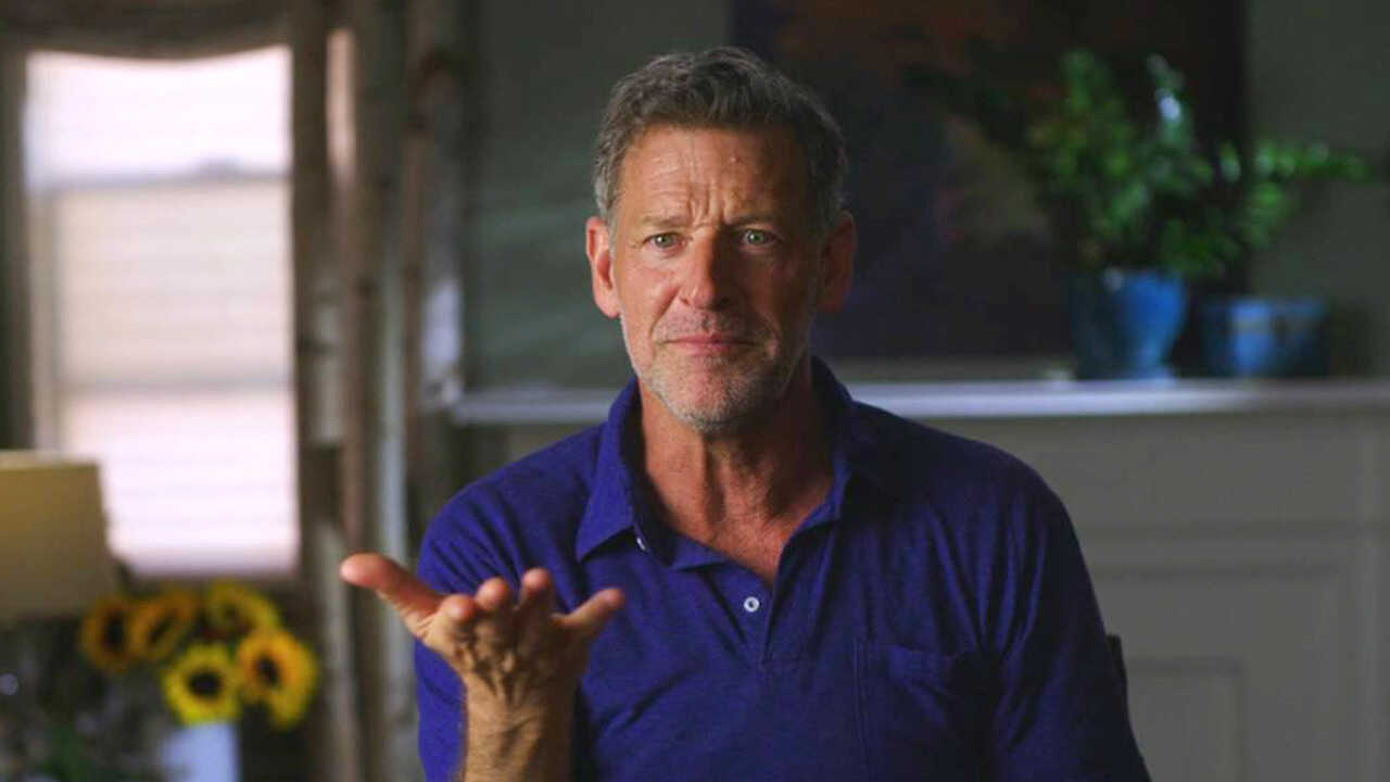 AR - يا جميلتي: تشريح عملية احتيال رومانسية (2025) (US) 4