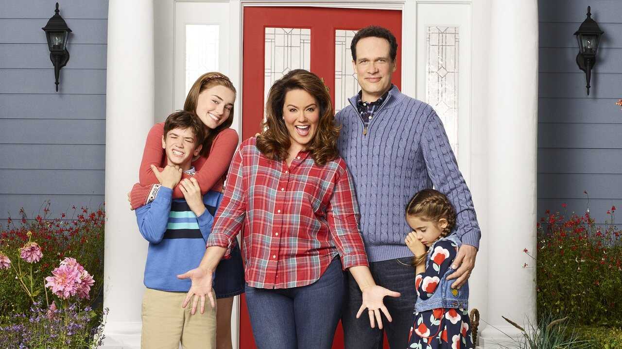 EN - American Housewife (2016) (US) 4