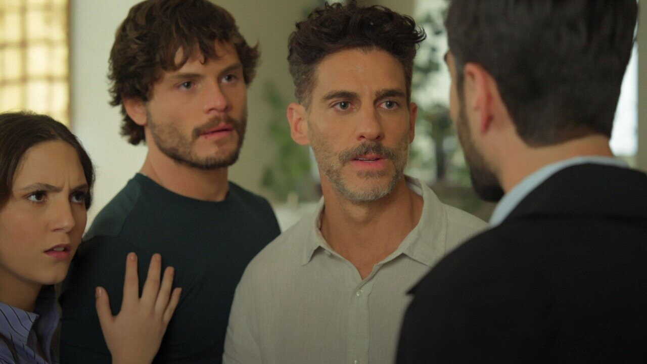 AR - Between Father and Son (2026) (MX) 2