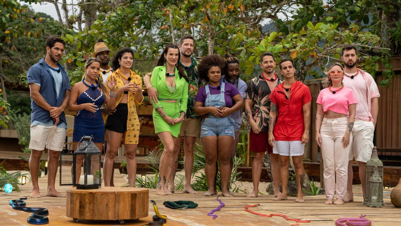 AR - Stranded with My Mother in Law (2023) (BR) 2