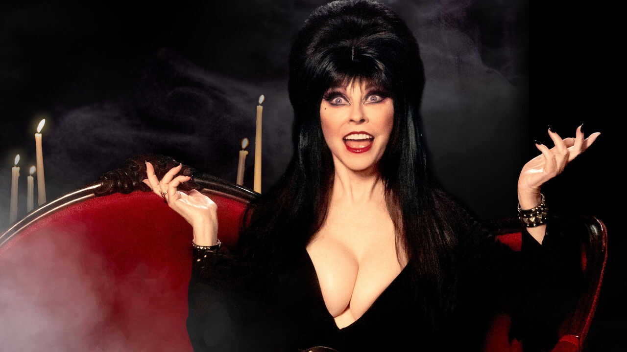 EN - Elvira's 40th Anniversary, Very Scary, Very Special Special (2021) 1