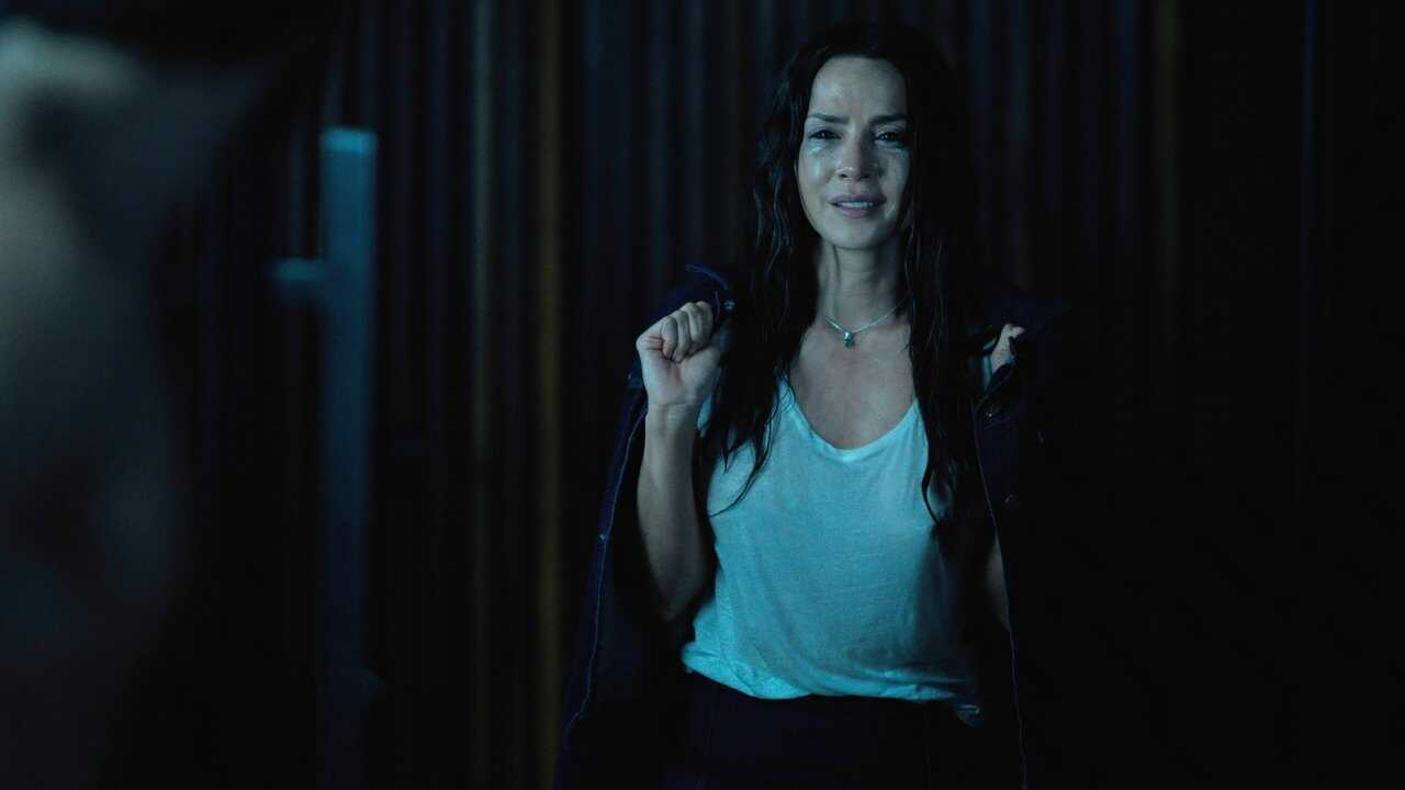 AR - La huésped (2025) (CO) 1