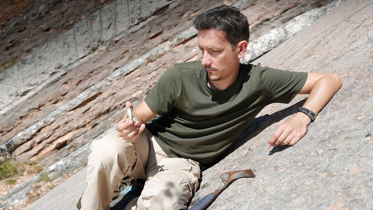 EN - The Dinosaur Hunter (2018) (IT) 1