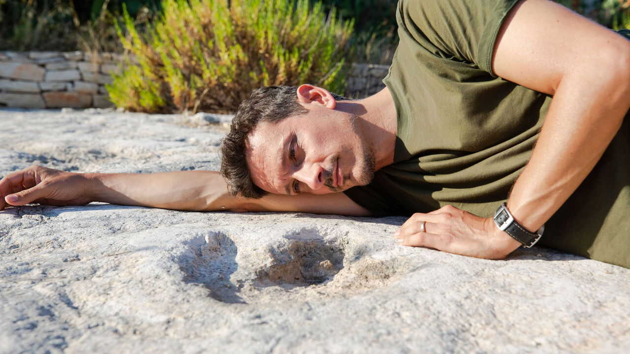 EN - The Dinosaur Hunter (2018) (IT) 0