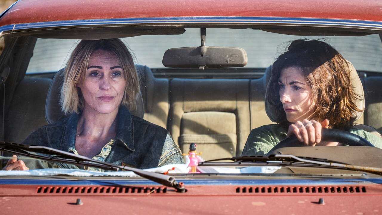 EN - Frauds (2025) (GB) 1