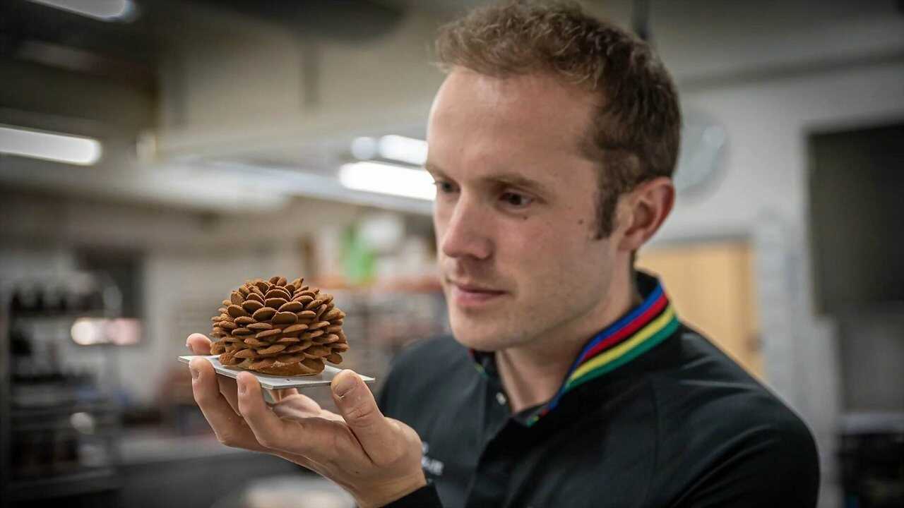 Lluc, una crónica de la pastelería (2025) 0