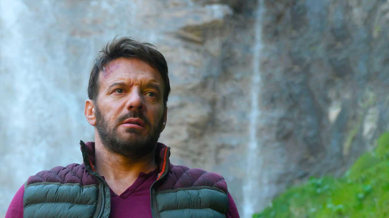 ES - Alex Hugo (2015) (FR) 1