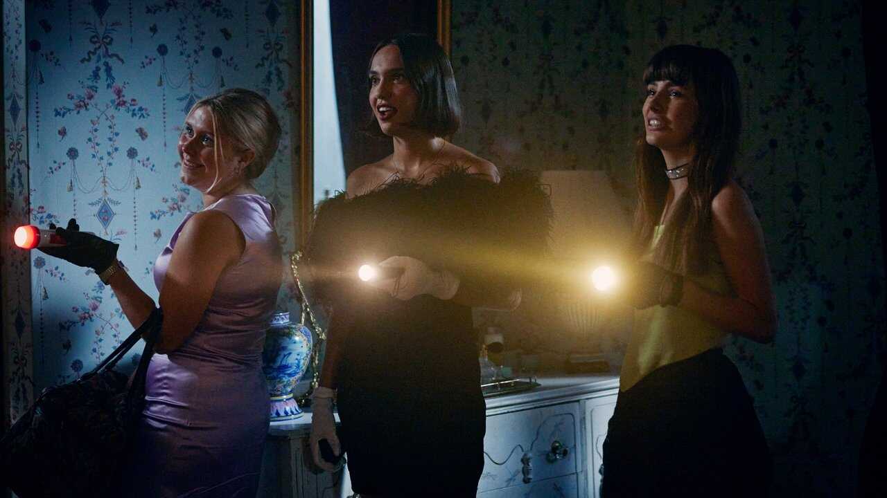 AR - Barracuda Queens (2025) 2