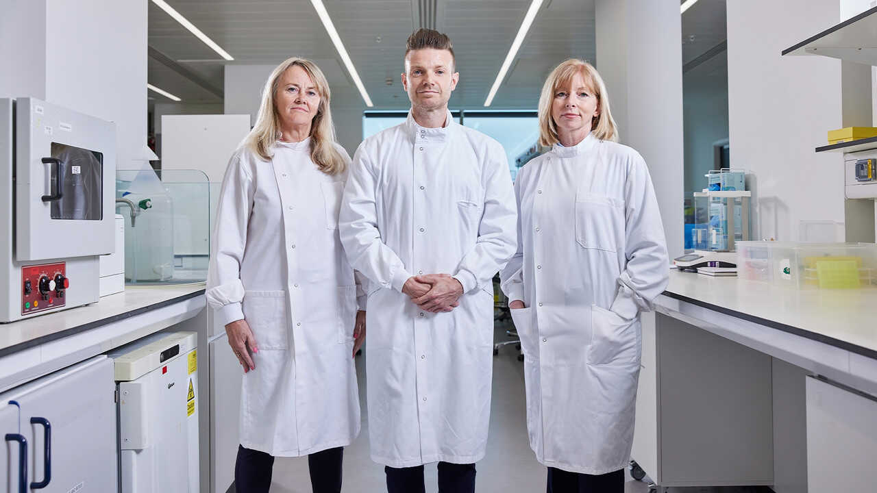 EN - Cancer Detectives: Finding The Cures (2025) (GB) 0