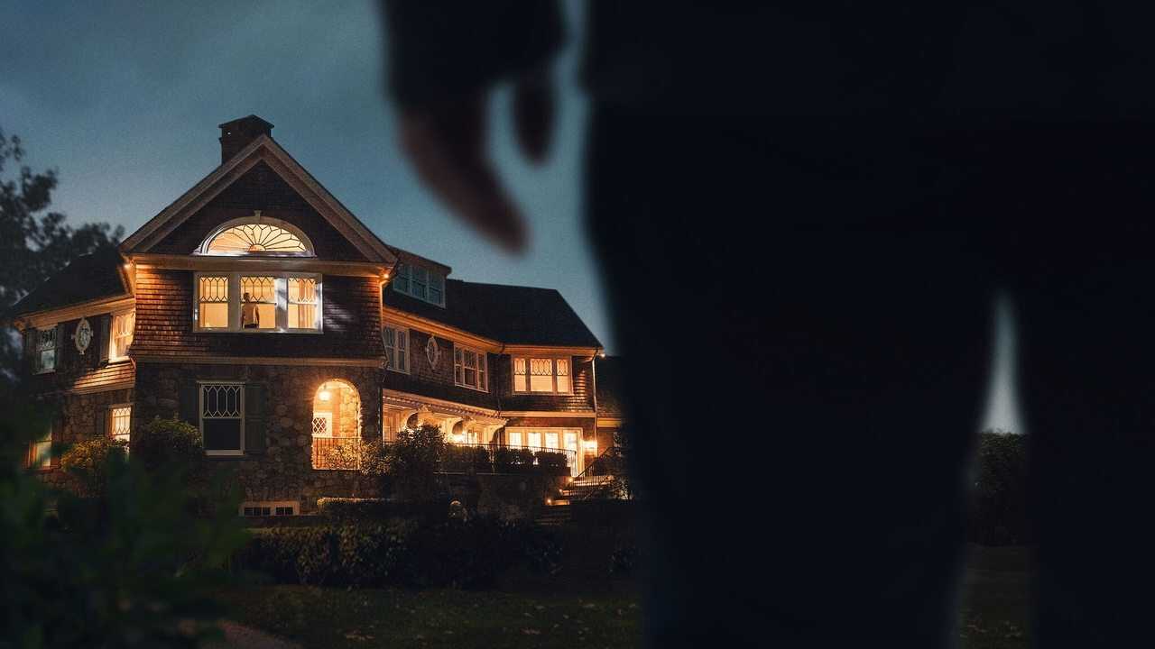 EX - The Watcher (2022) 3