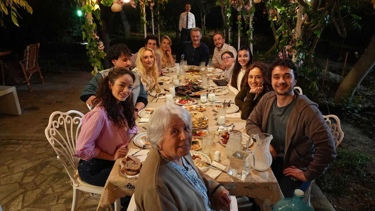 EX - Aile Saadeti / Porodicna Sreca (2025) 2