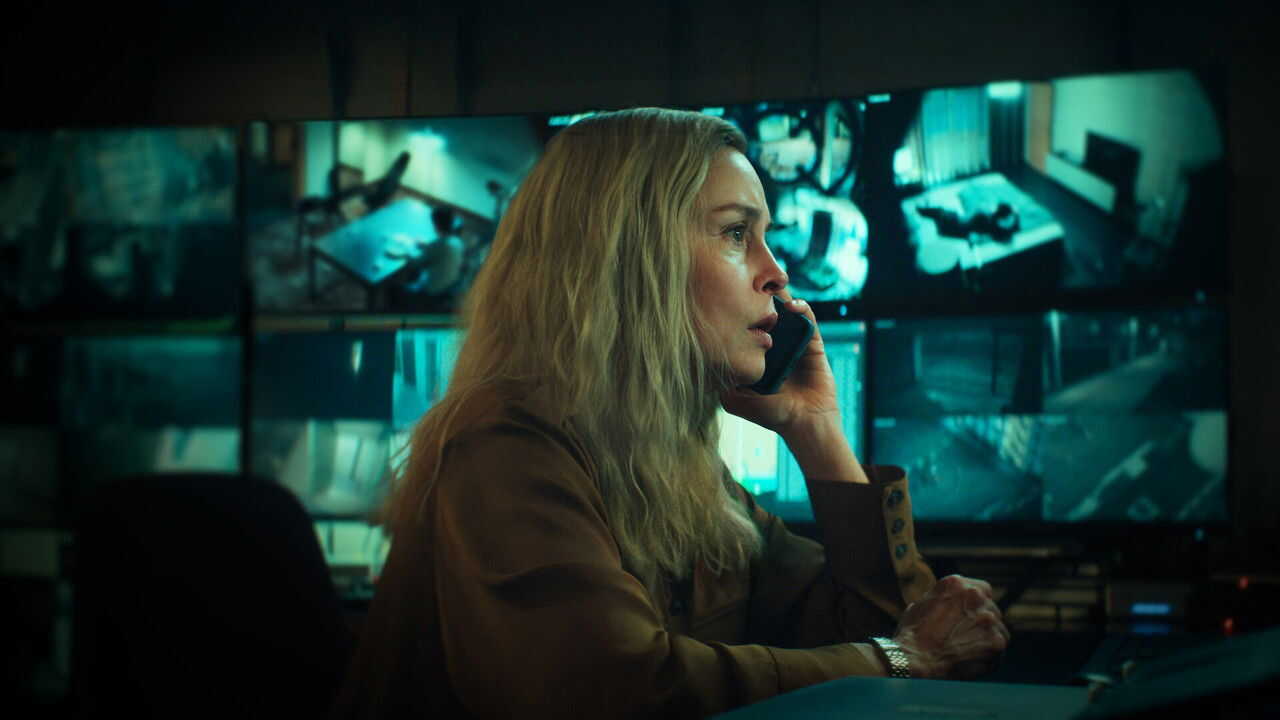 ES - Unfamiliar (2026) (DE) 1