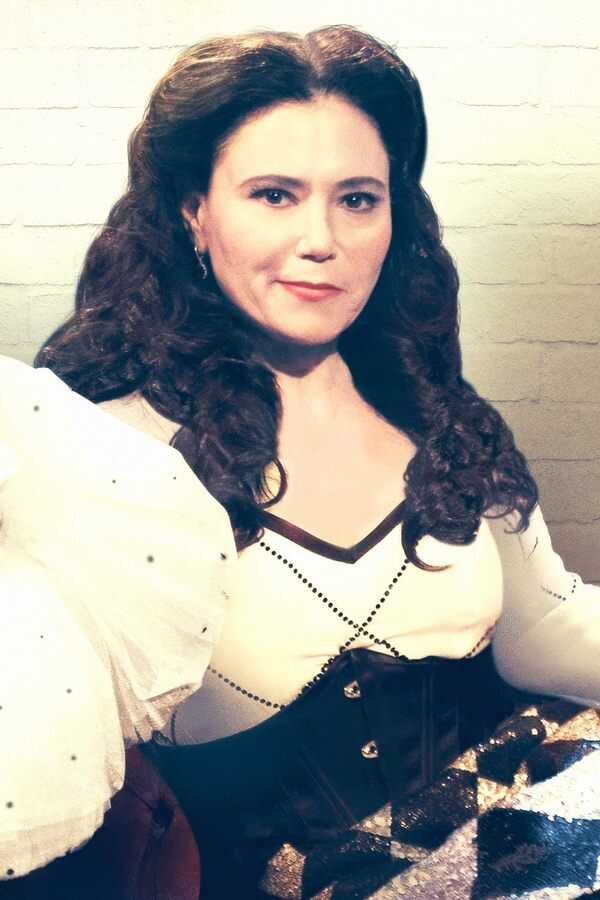 Alex Borstein - Corsets & Clown Suits (2023) 0