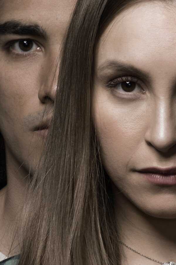A Menina Que Matou os Pais (2021) 0