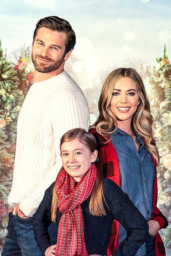 Love at the Christmas Contest (2022) 0