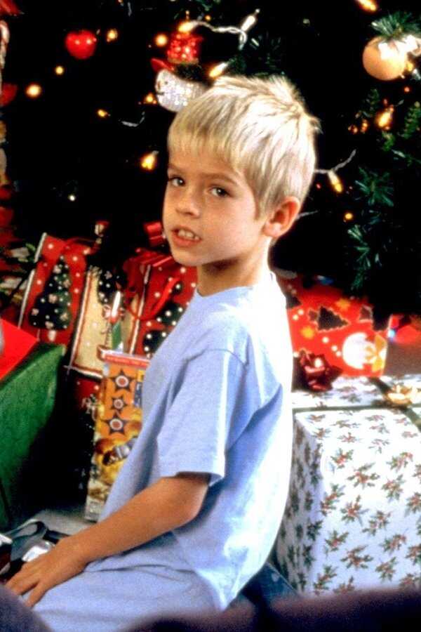 I Saw Mommy Kissing Santa Claus (2002) 0