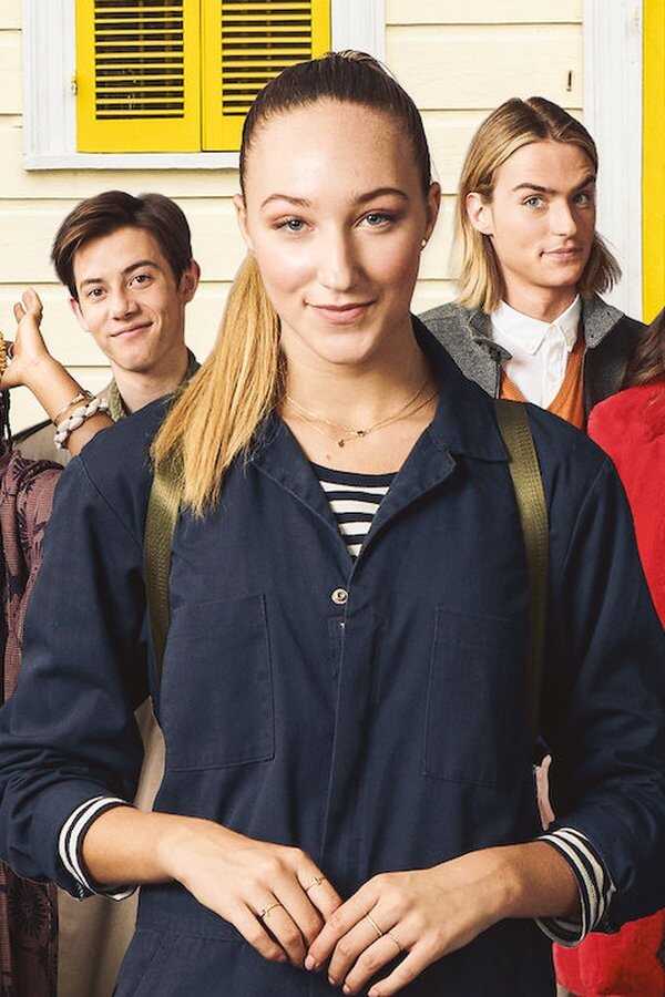 Wysoka dziewczyna (2019) 0