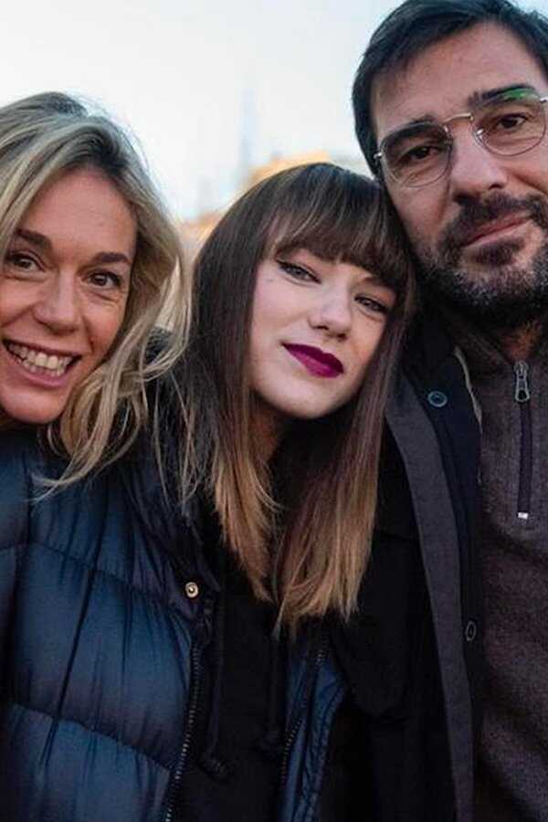 Mia (2023) 0