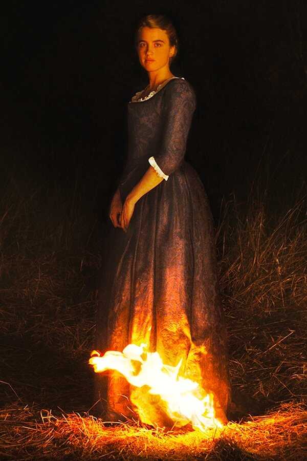 Porträt einer jungen Frau in Flammen (2019) 0