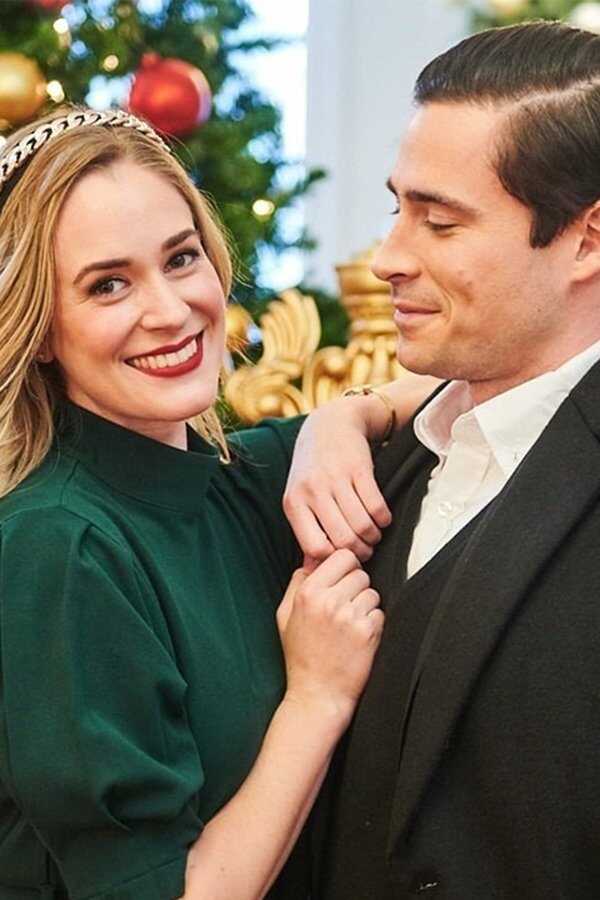 Loving Christmas (2021) 0